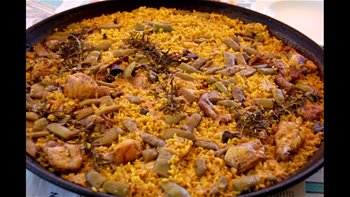 Cómo cocinar una paella valenciana, a leña, al estilo de Mariaje
