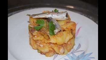 Cómo hacer ensalada con frutos del mar, en conserva, al estilo de Mariaje
