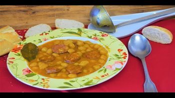 Potaje de garbanzos con chorizo PICANTE / Chickpea stew with spicy chorizo / CROCKPOT