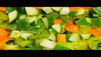 Besugo Con verduras salteadas al ajillo